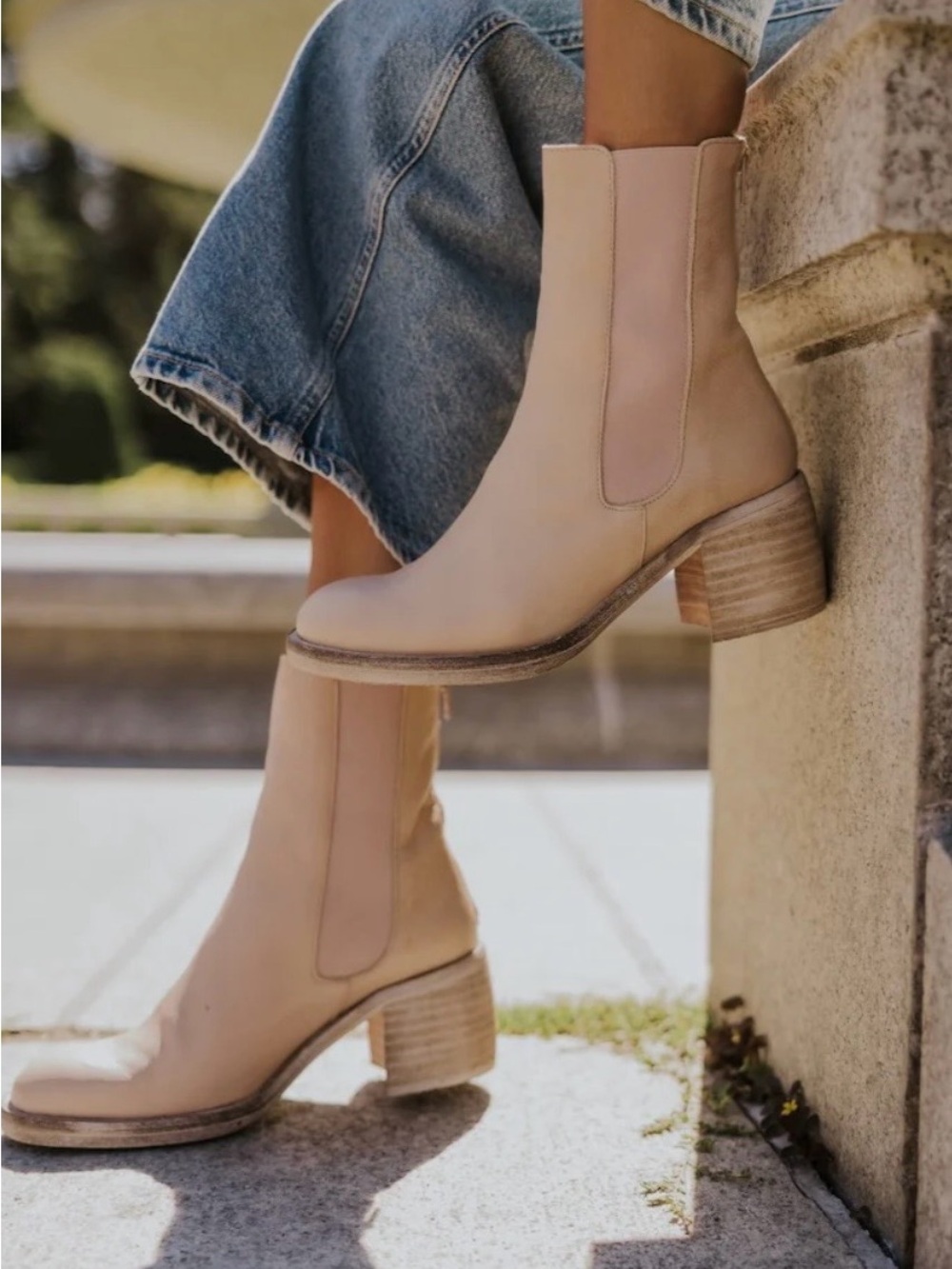 NWOT Free People Essential Chelsea Boots Leather Block Heel Cream 37